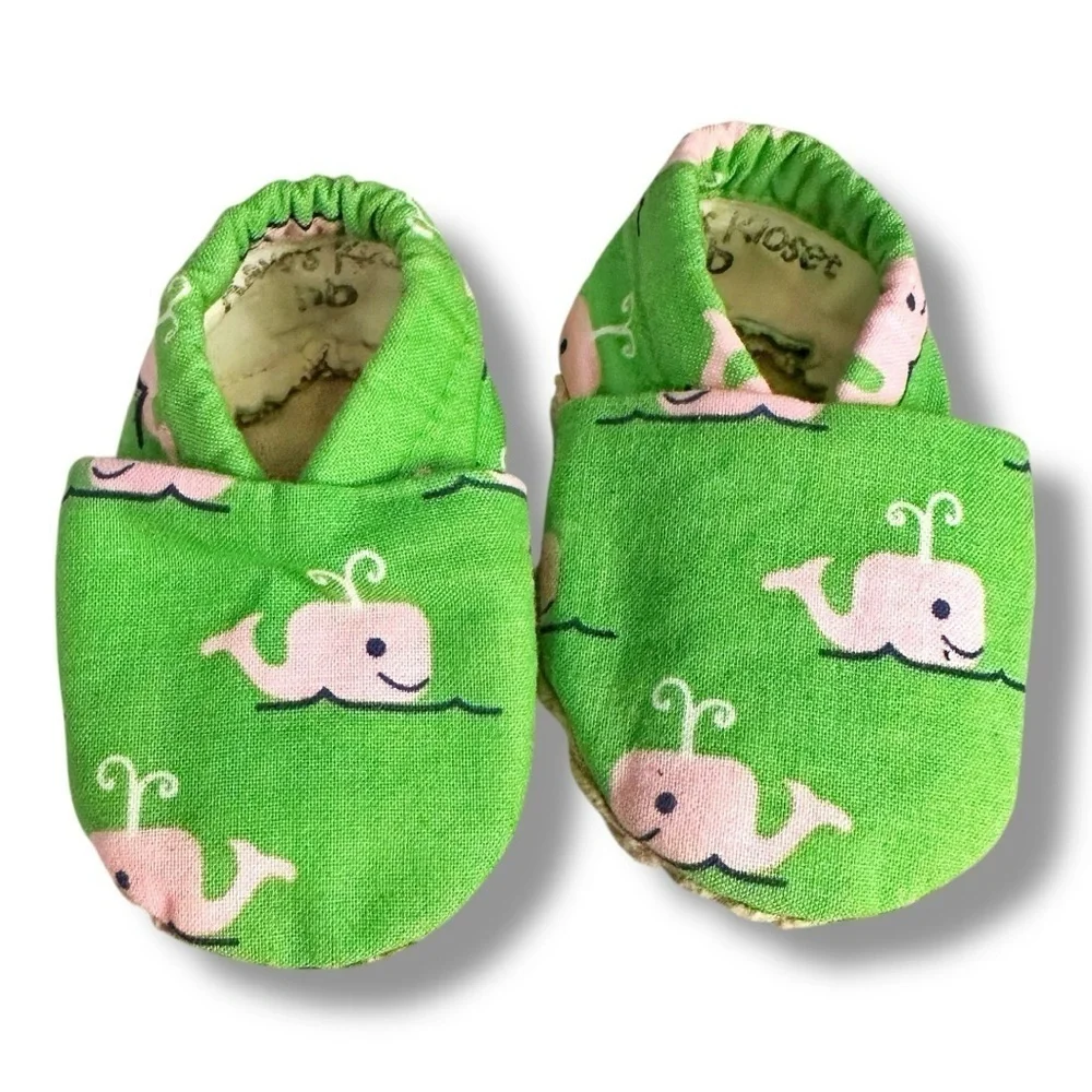 Boutique | Pink and Green Whale Crib Shoes (OS) 🐳